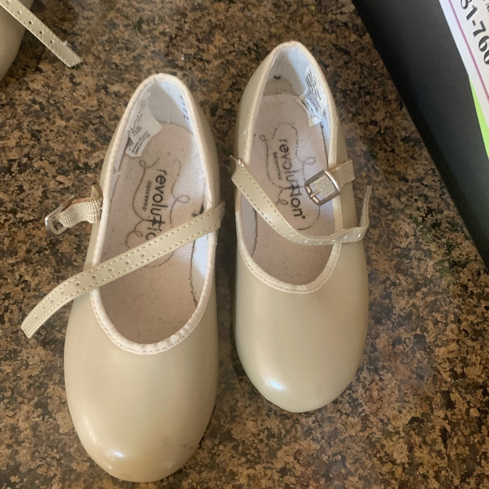 Kid’s tap shoes. Barely used